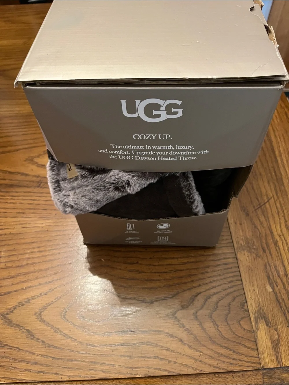 UGG Dawson Oversized Electric Heated Throw in Chocolate, new with tags